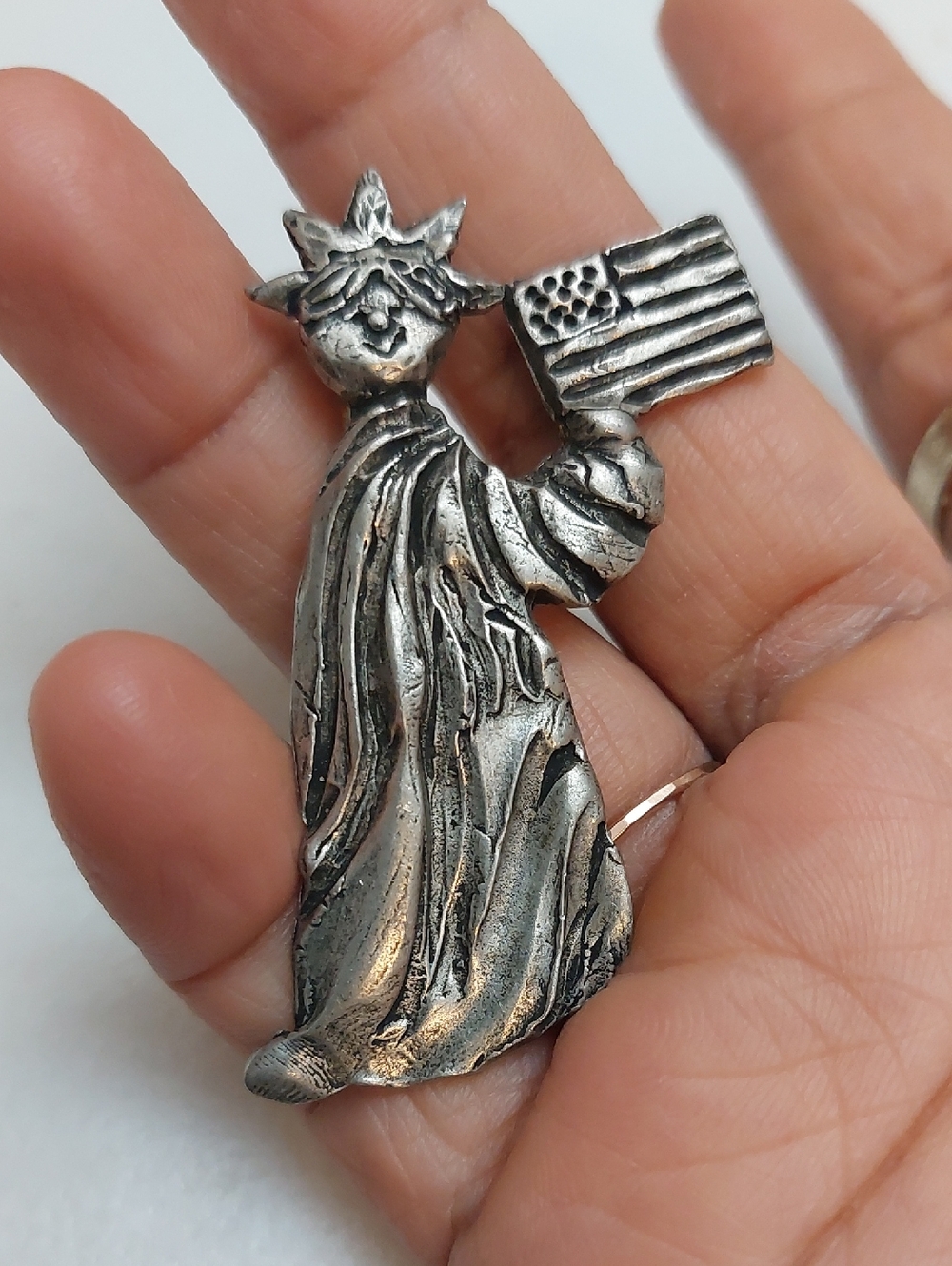 Vintage Handmade Stamped PP 98 Statue Of Liberty Holding American Flag Brooch